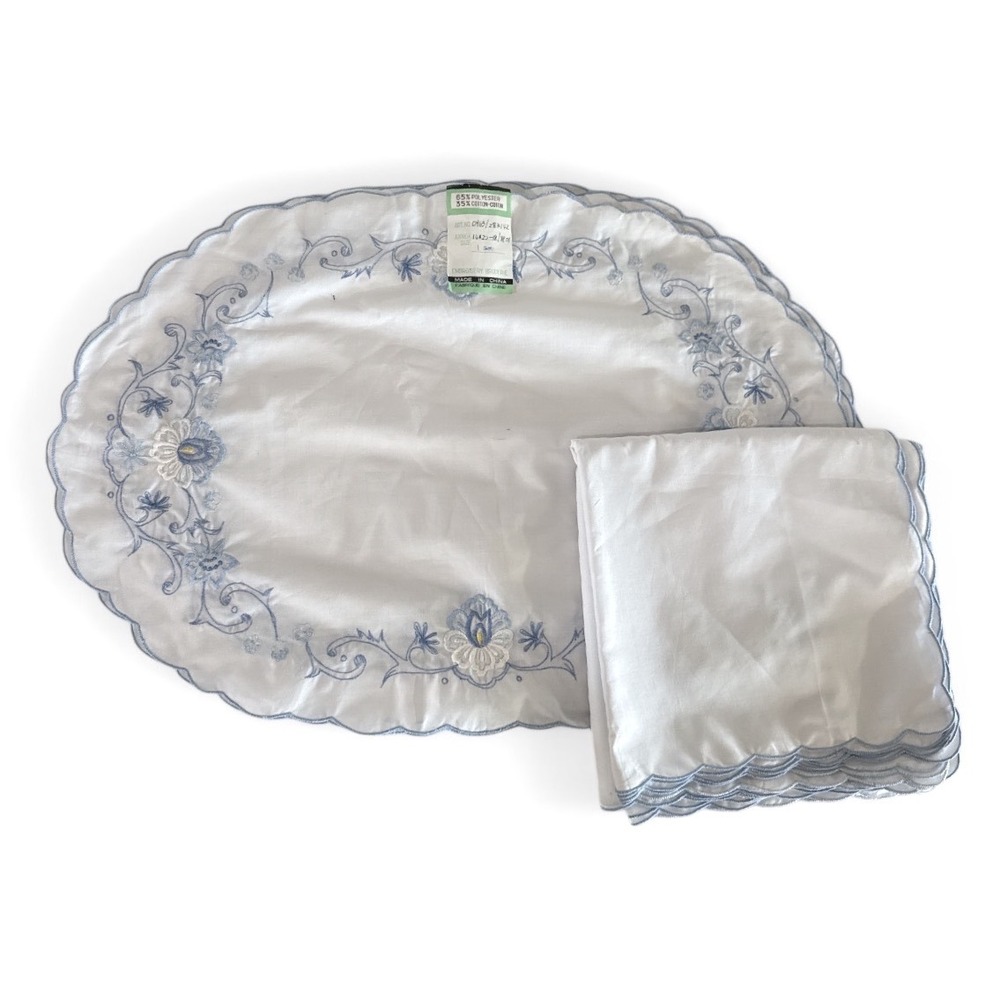 Vintage Floral Embroidered Linens Set‎ of 12